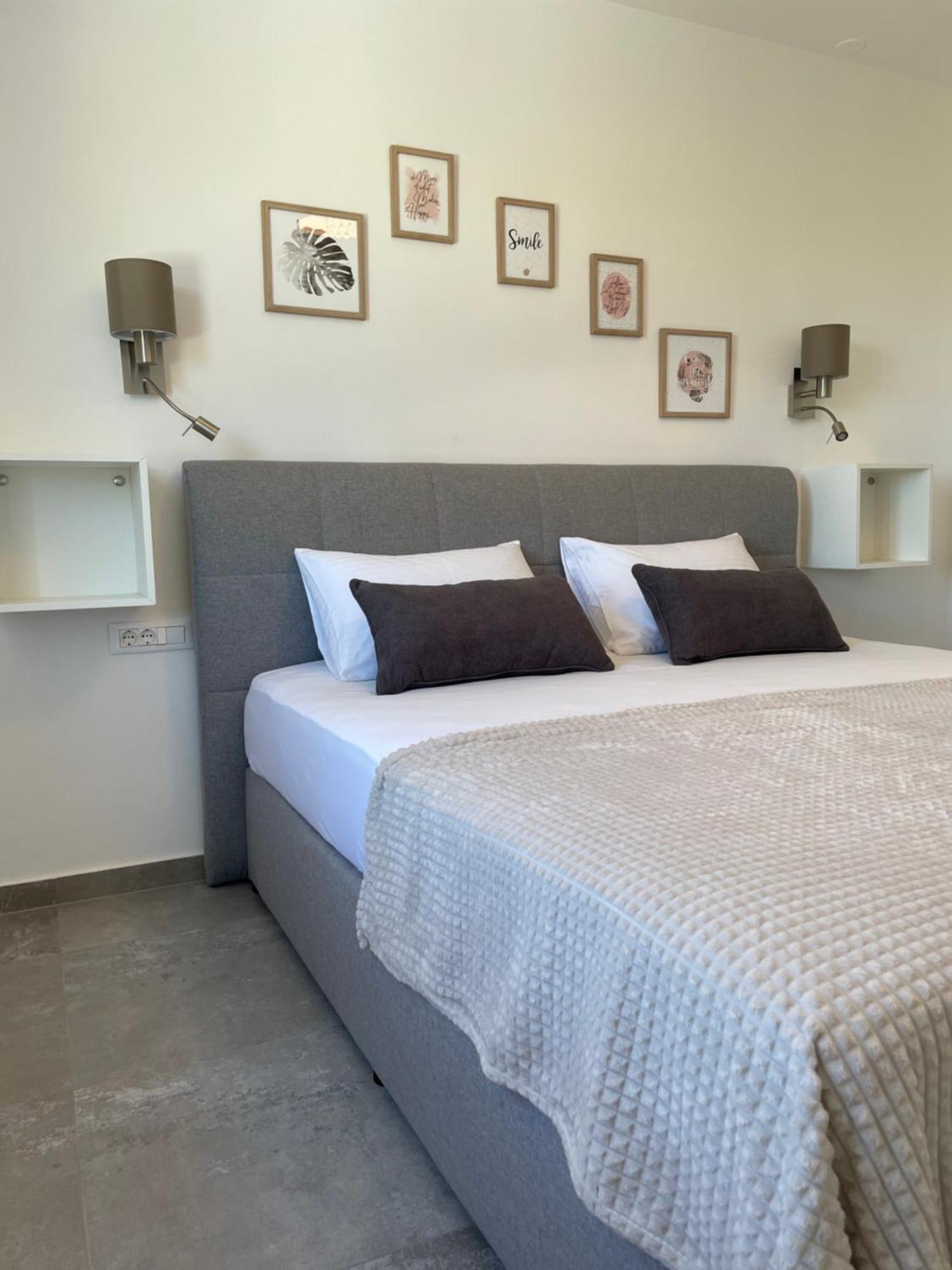 Sandra Apartments Makarska Exterior photo